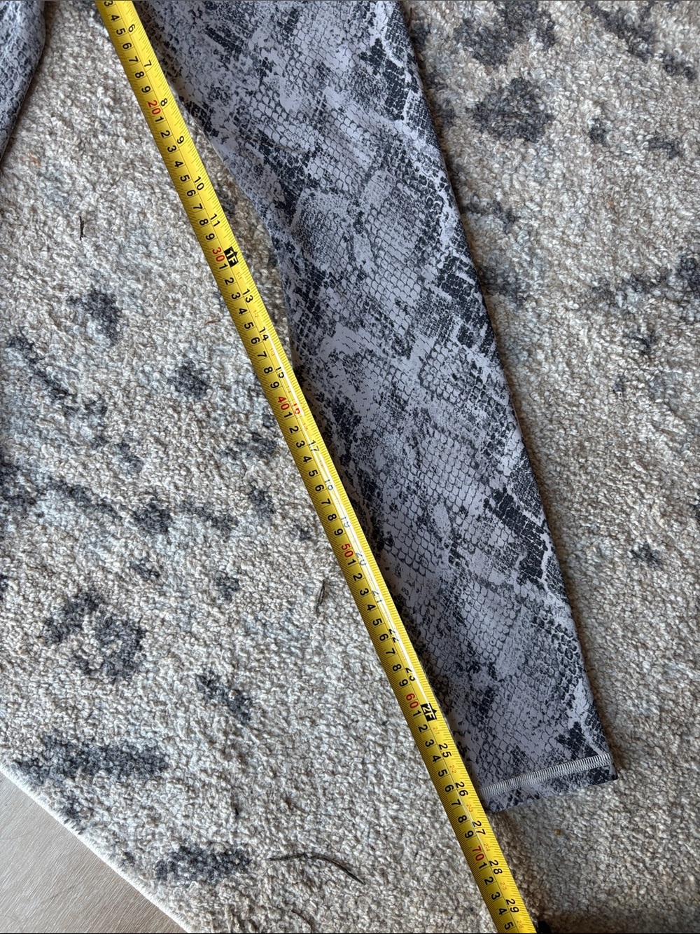 ALO Yoga Gray Snake-Print Stretch Leggings - Picture 4 of 5